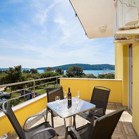Apartmani Mirna Luka Pomer Buitenkant foto