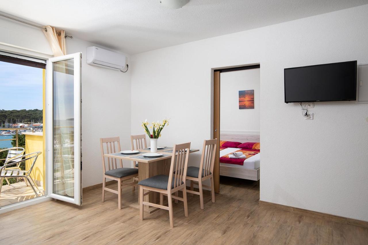 Apartmani Mirna Luka Pomer Buitenkant foto
