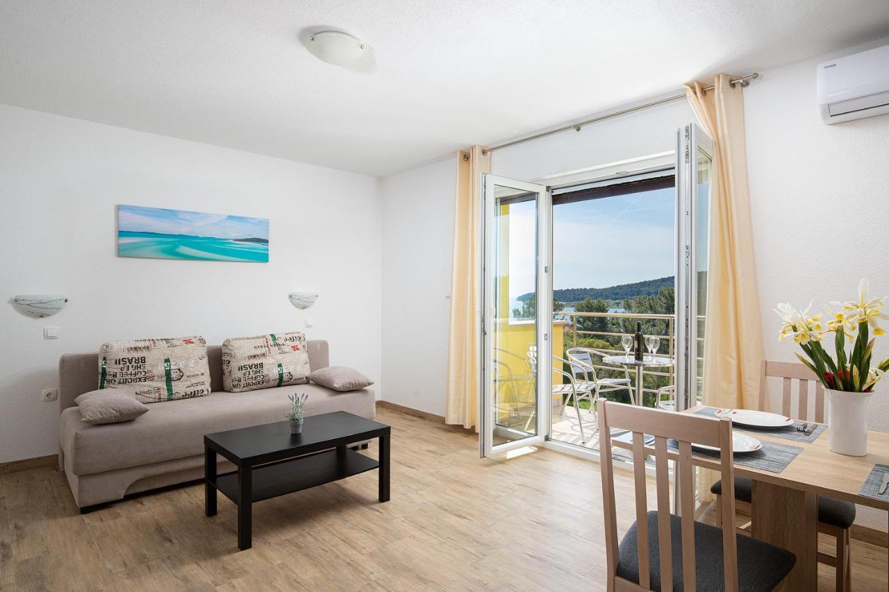 Apartmani Mirna Luka Pomer Buitenkant foto