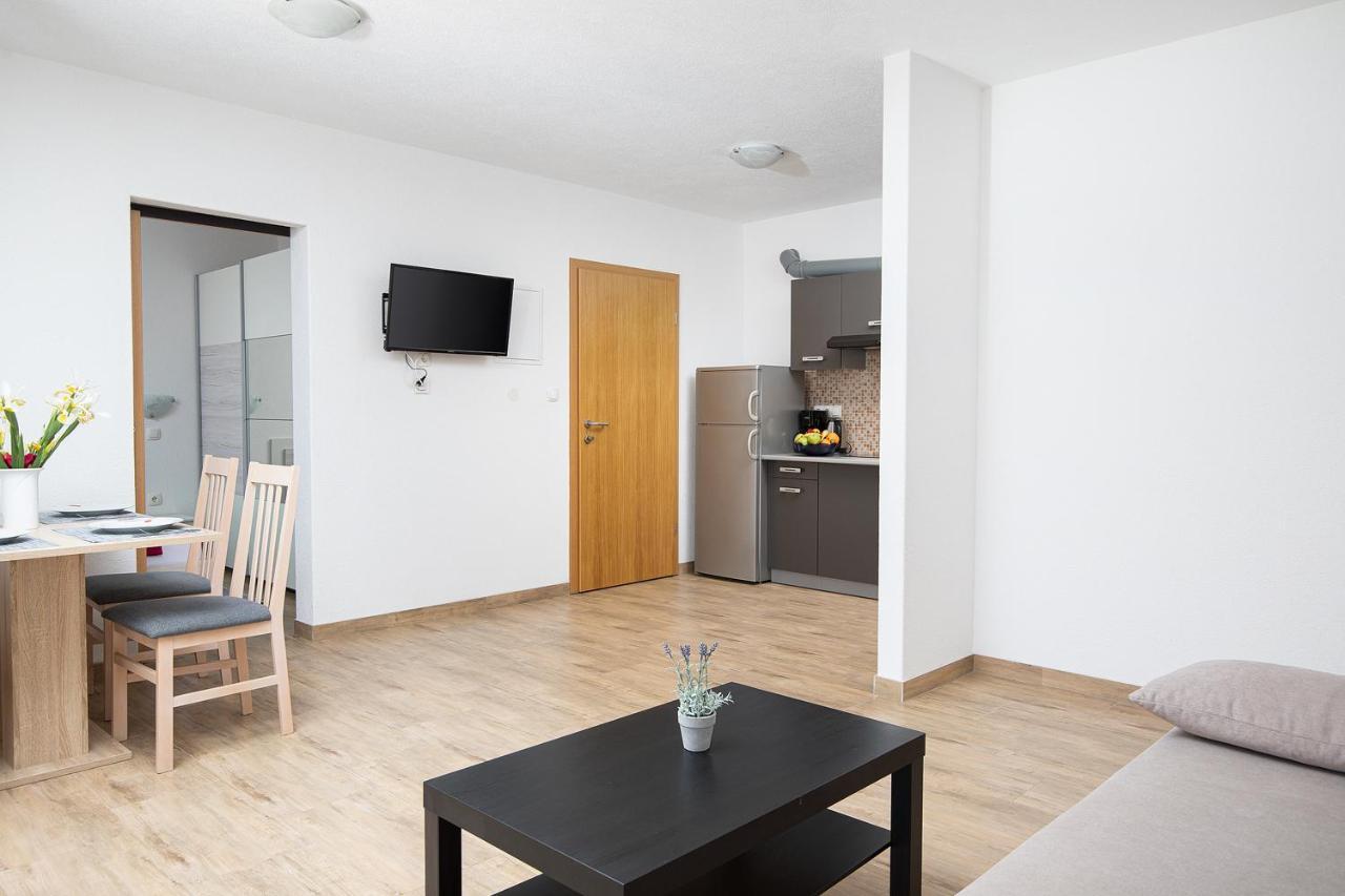 Apartmani Mirna Luka Pomer Buitenkant foto