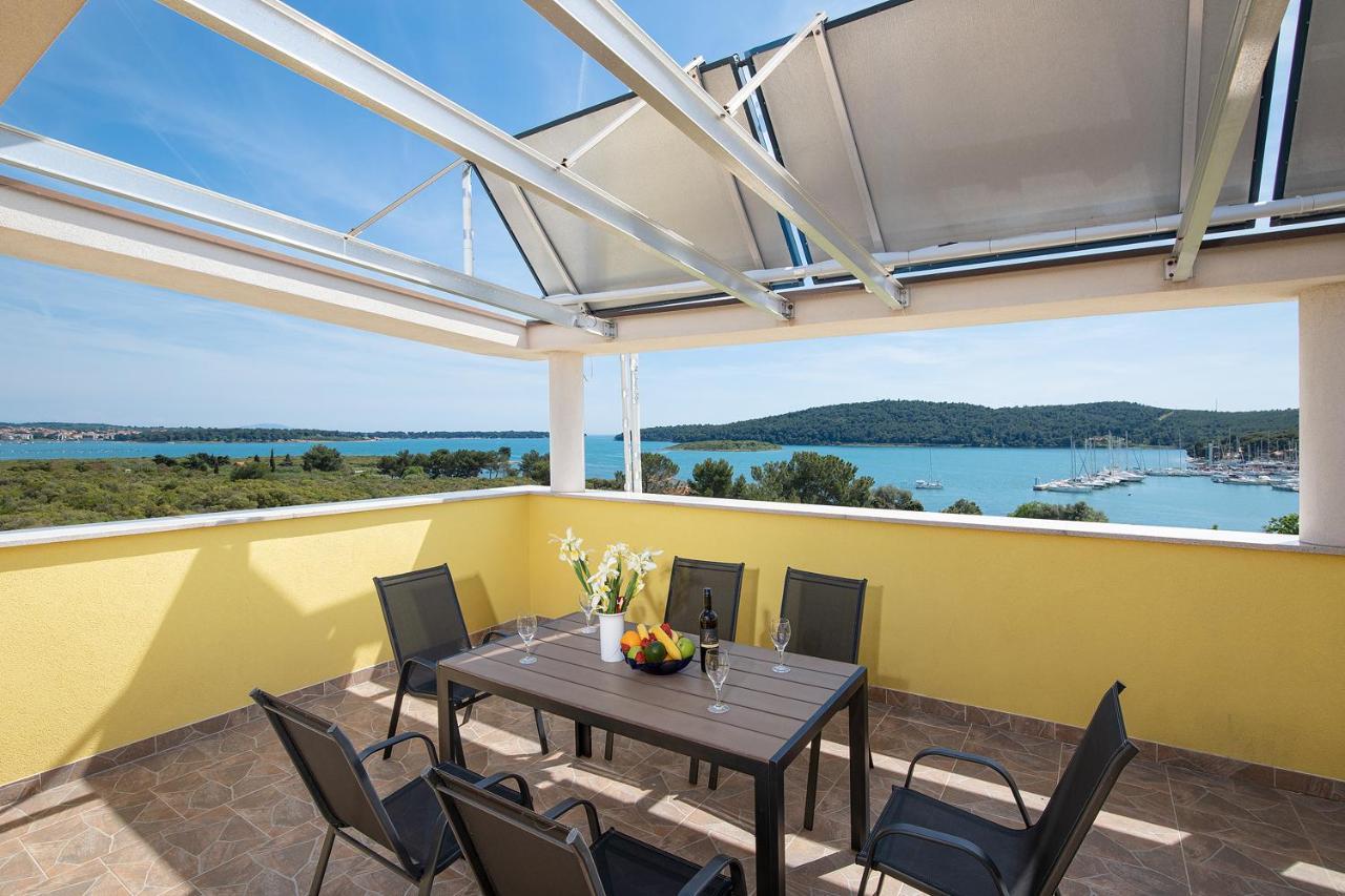 Apartmani Mirna Luka Pomer Buitenkant foto