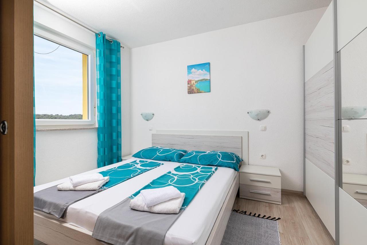 Apartmani Mirna Luka Pomer Buitenkant foto