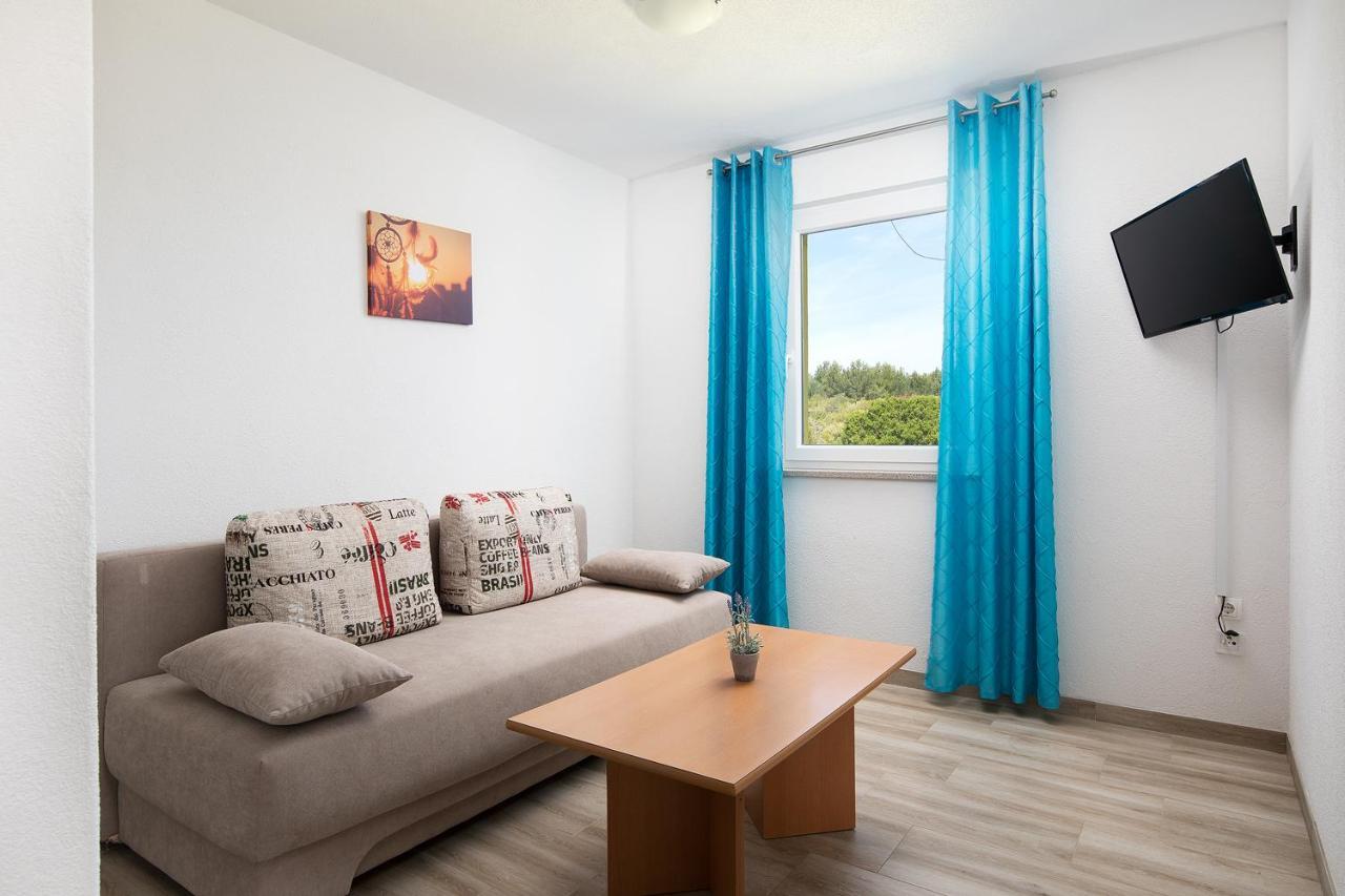 Apartmani Mirna Luka Pomer Buitenkant foto