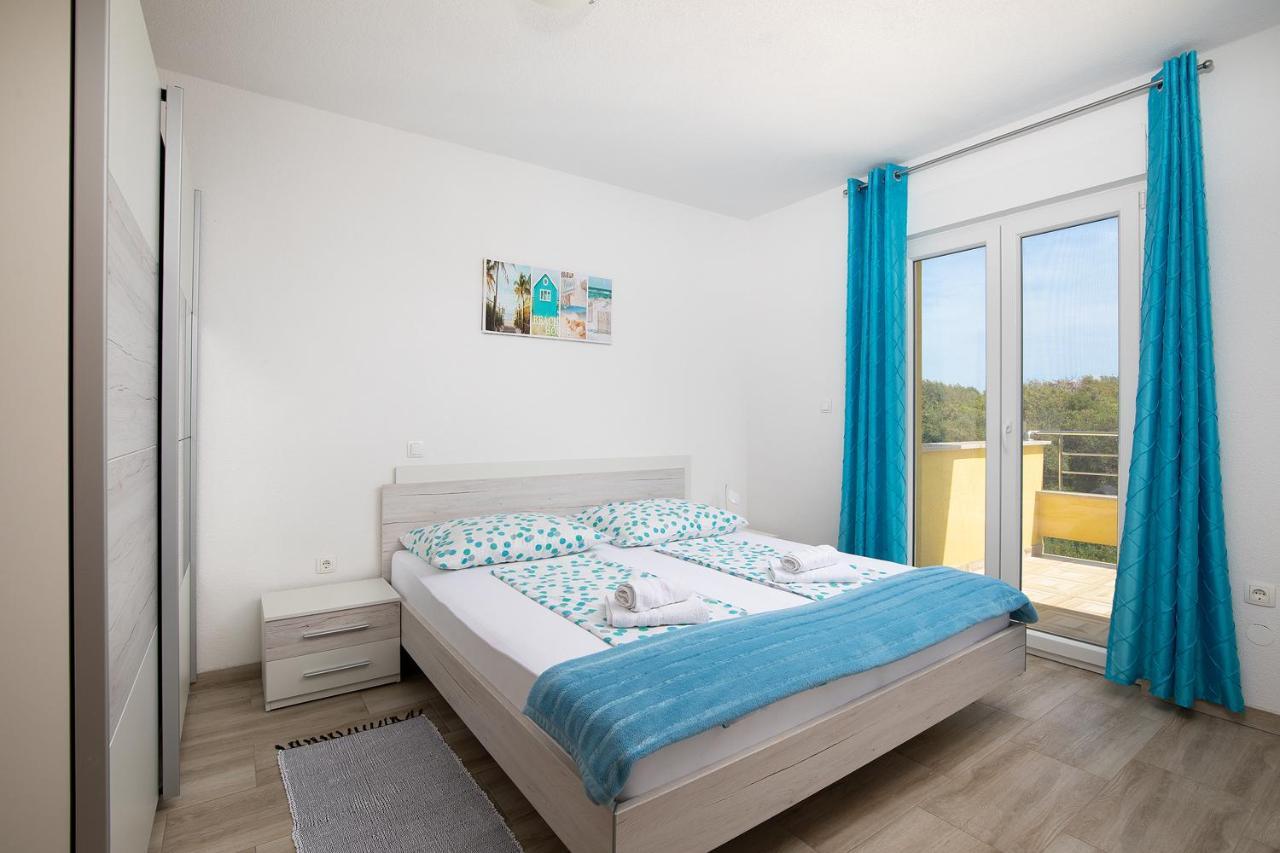 Apartmani Mirna Luka Pomer Buitenkant foto