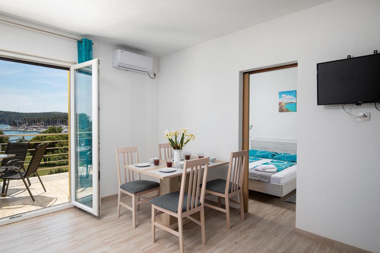 Apartmani Mirna Luka Pomer Buitenkant foto