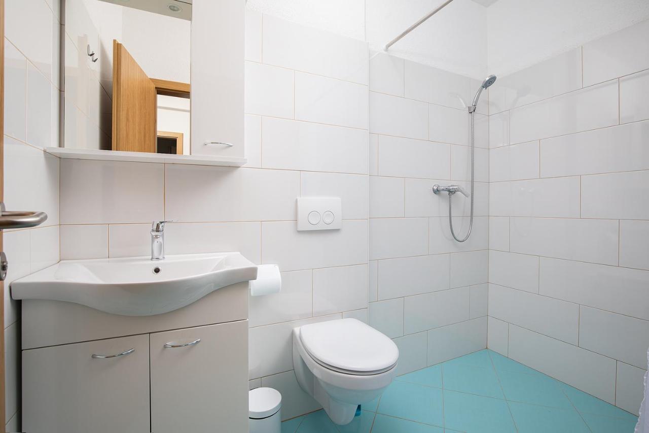 Apartmani Mirna Luka Pomer Buitenkant foto